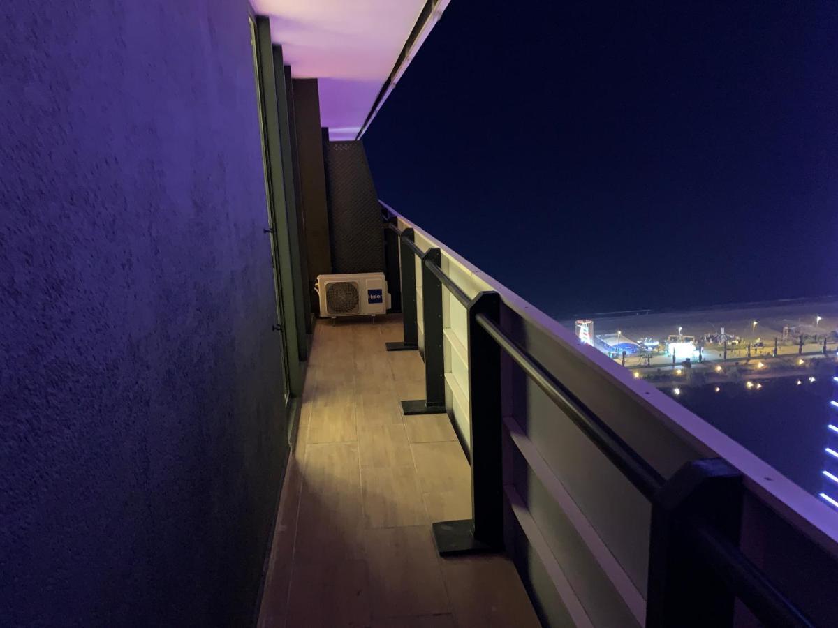 Vip Aparthotel Orbi City Sea View 巴统 外观 照片