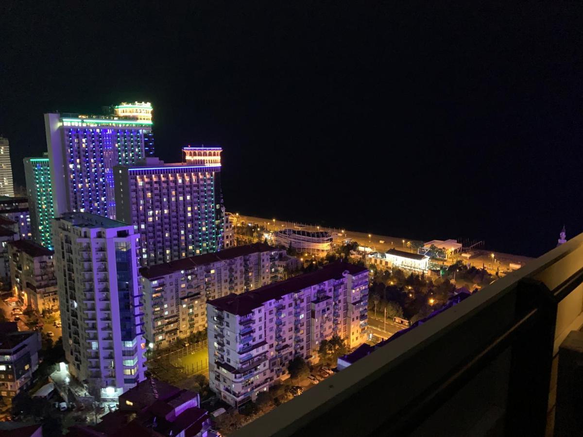 Vip Aparthotel Orbi City Sea View 巴统 外观 照片