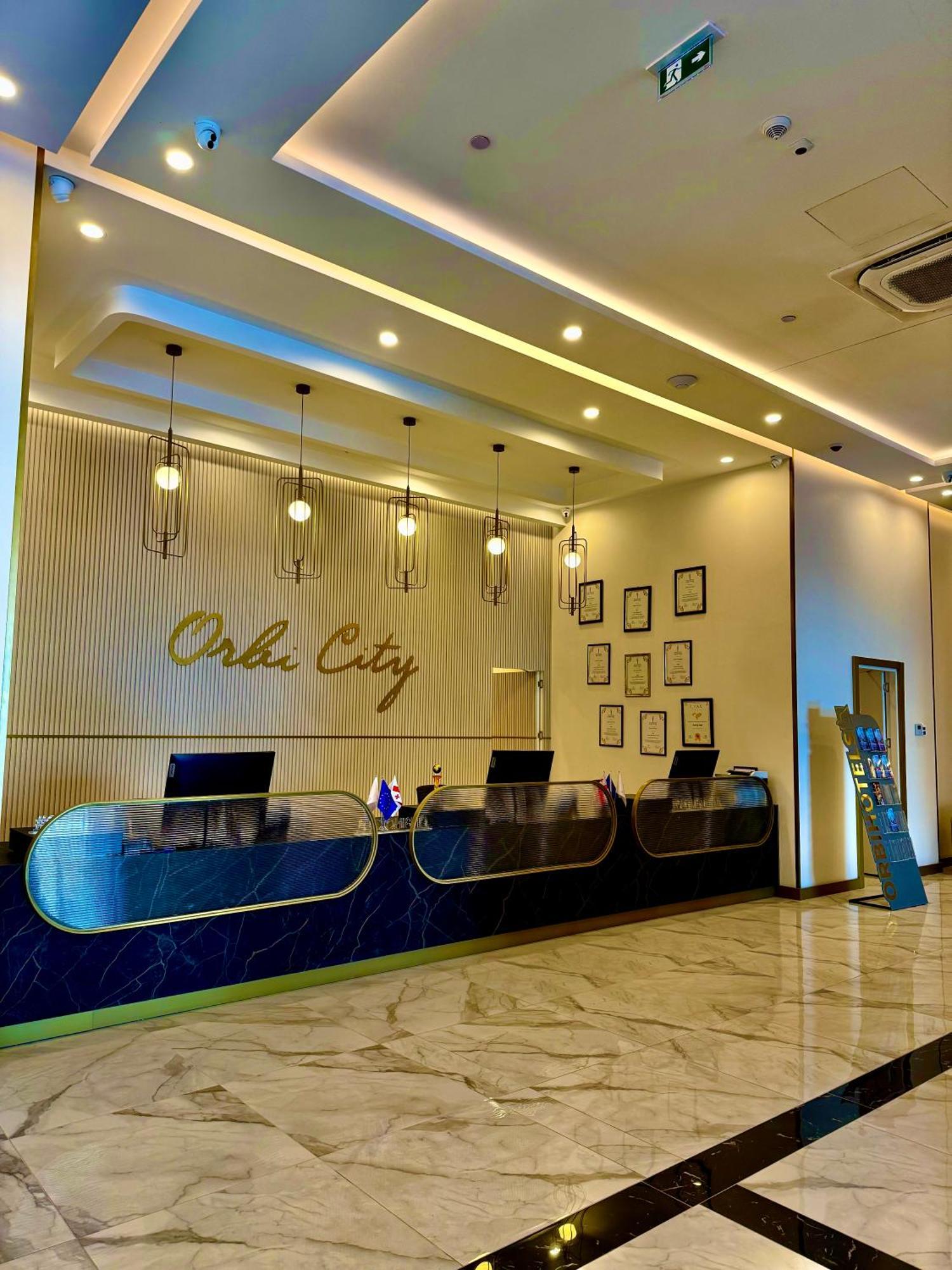 Vip Aparthotel Orbi City Sea View 巴统 外观 照片