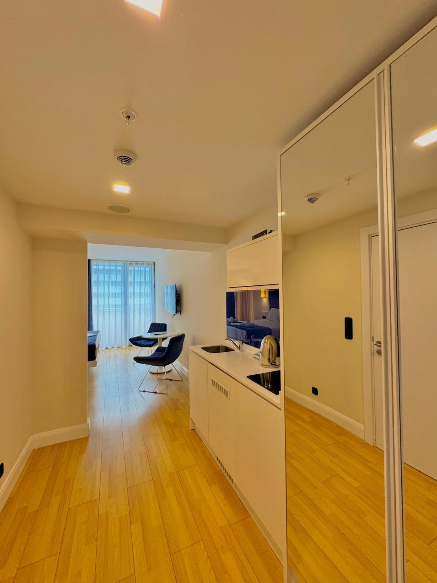 Vip Aparthotel Orbi City Sea View 巴统 外观 照片