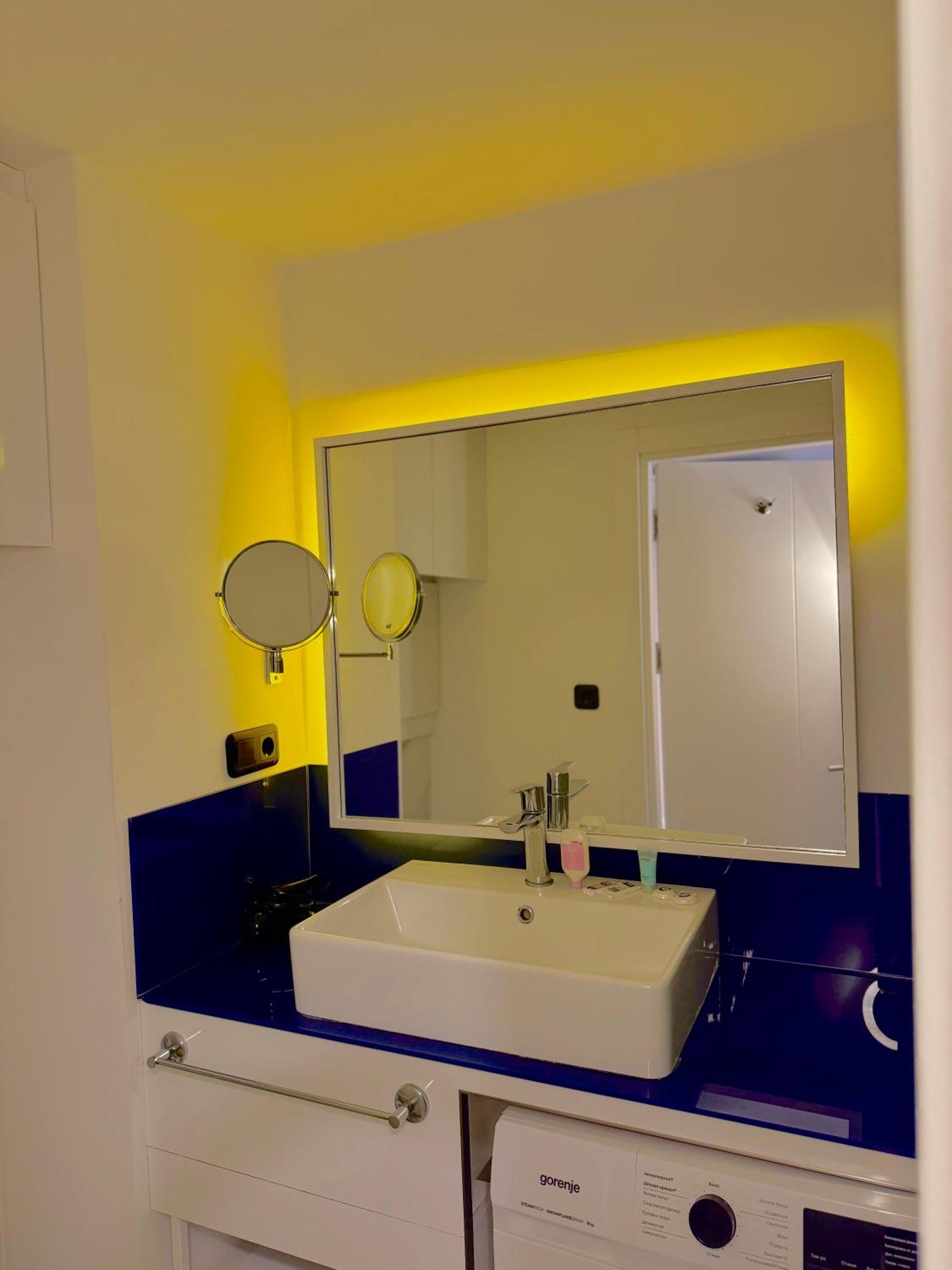 Vip Aparthotel Orbi City Sea View 巴统 外观 照片