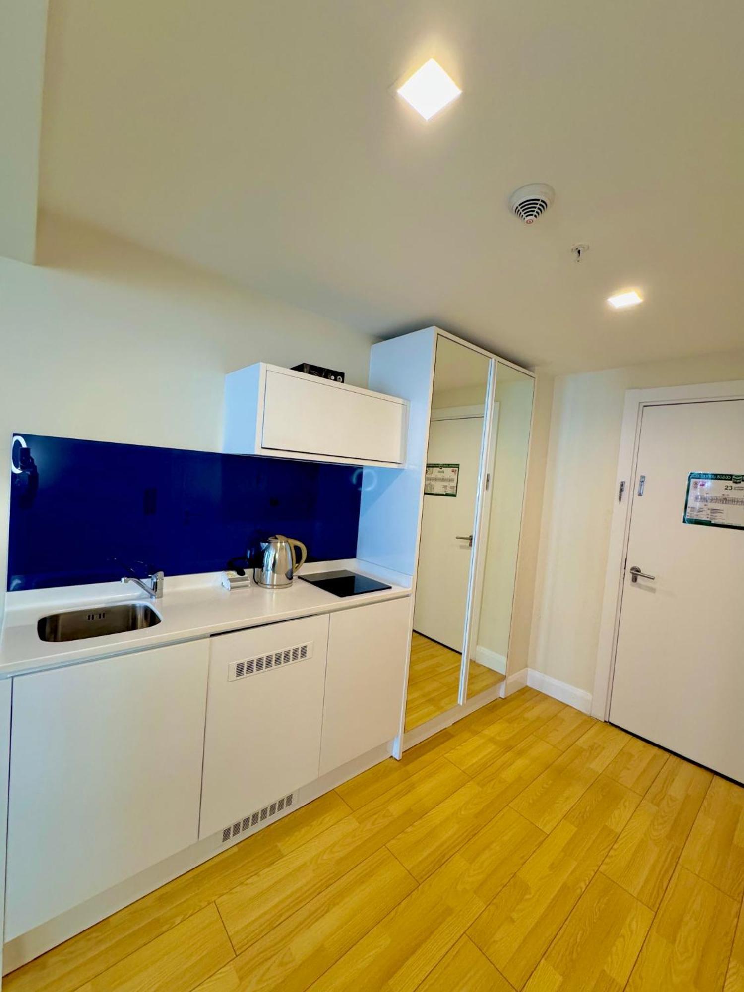 Vip Aparthotel Orbi City Sea View 巴统 外观 照片