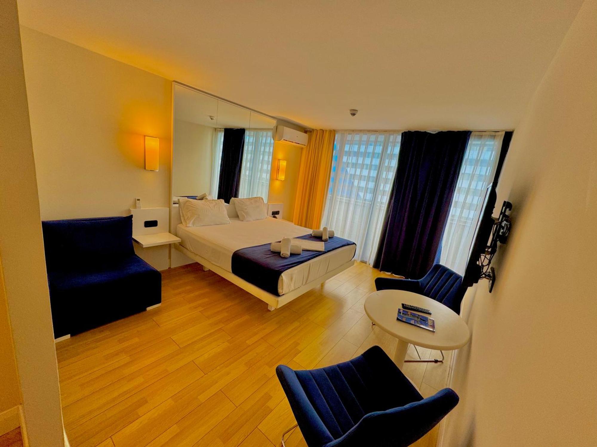 Vip Aparthotel Orbi City Sea View 巴统 外观 照片