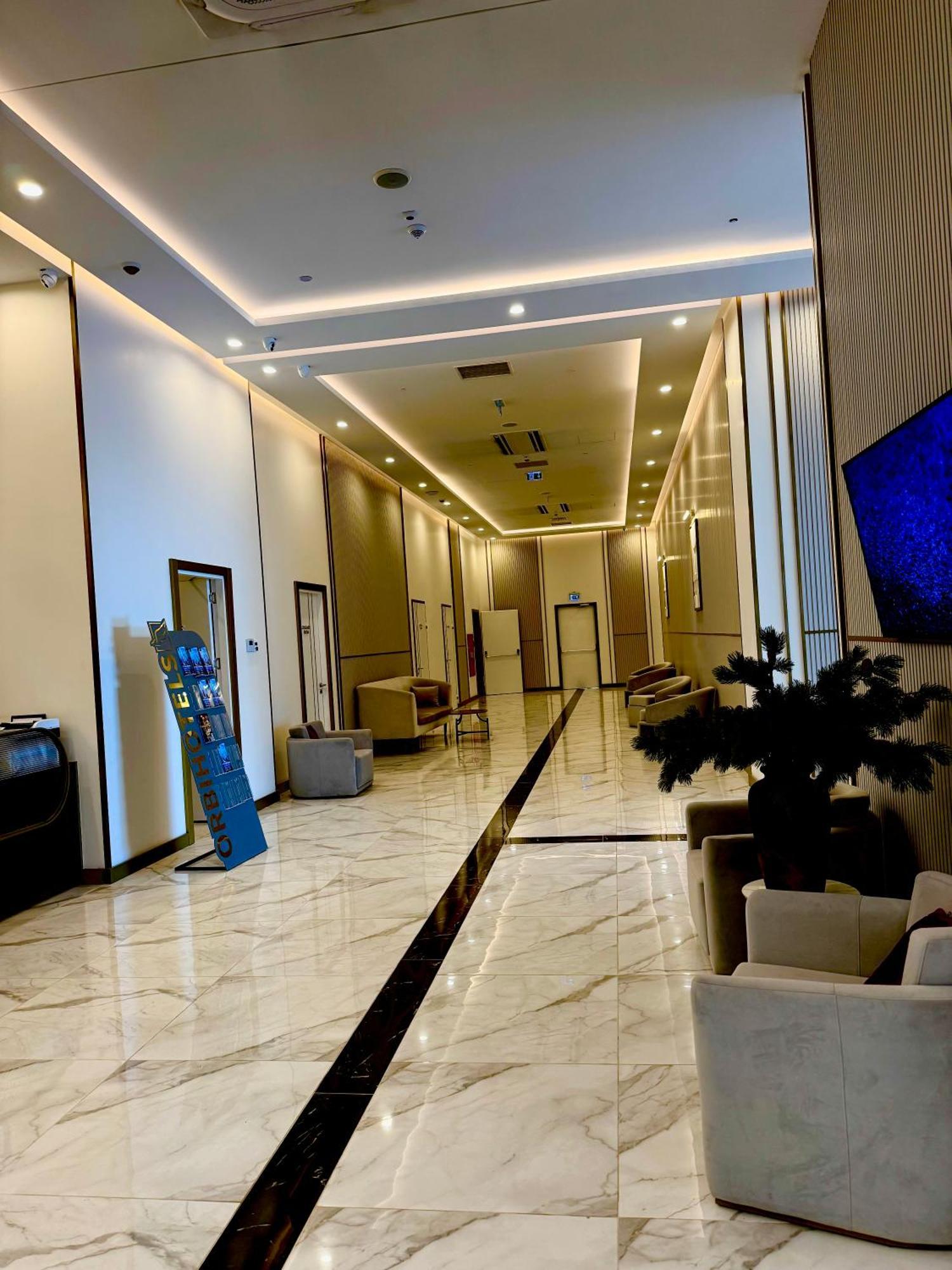 Vip Aparthotel Orbi City Sea View 巴统 外观 照片
